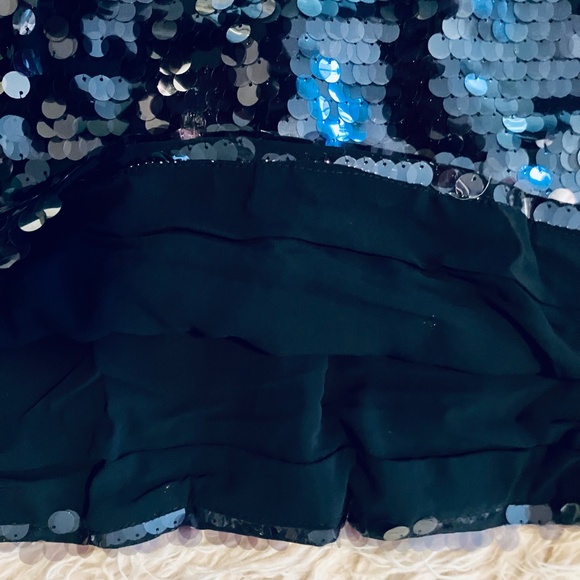 1960s-Style Black Sequin A-Line Minidress with Oversized Matching Bow - Picture 5 of 6